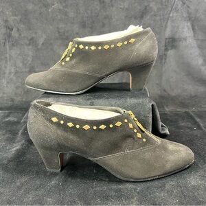 California Magdesians Zip Heeled Ankle Boot Shoes Black w Gold Studs 9.5W